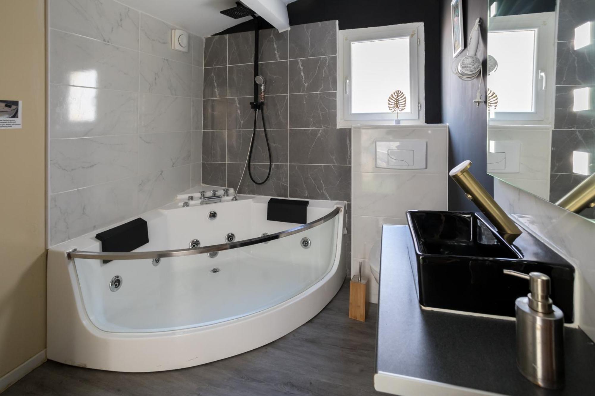 Apartment Jacuzzi Terrasse Centre Narbonne